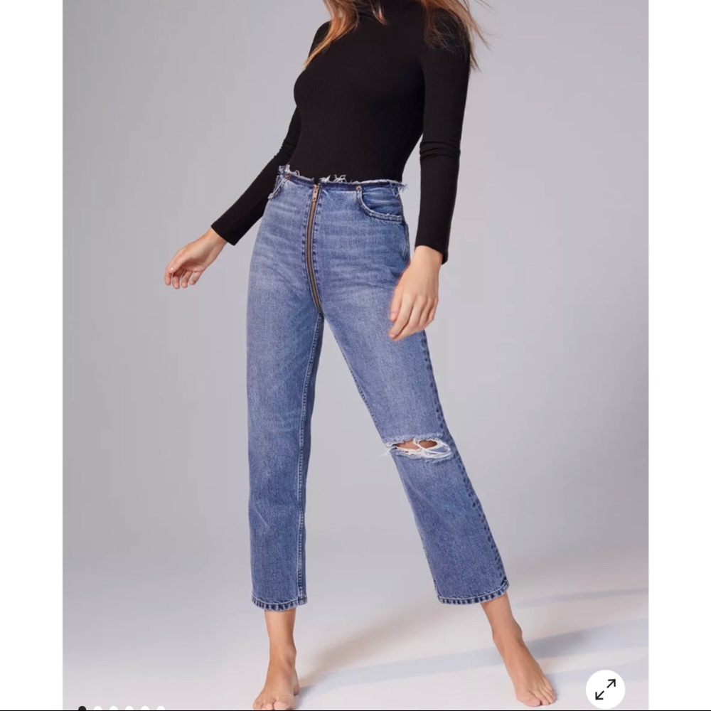 BDG Cropped Zipper Jeans!